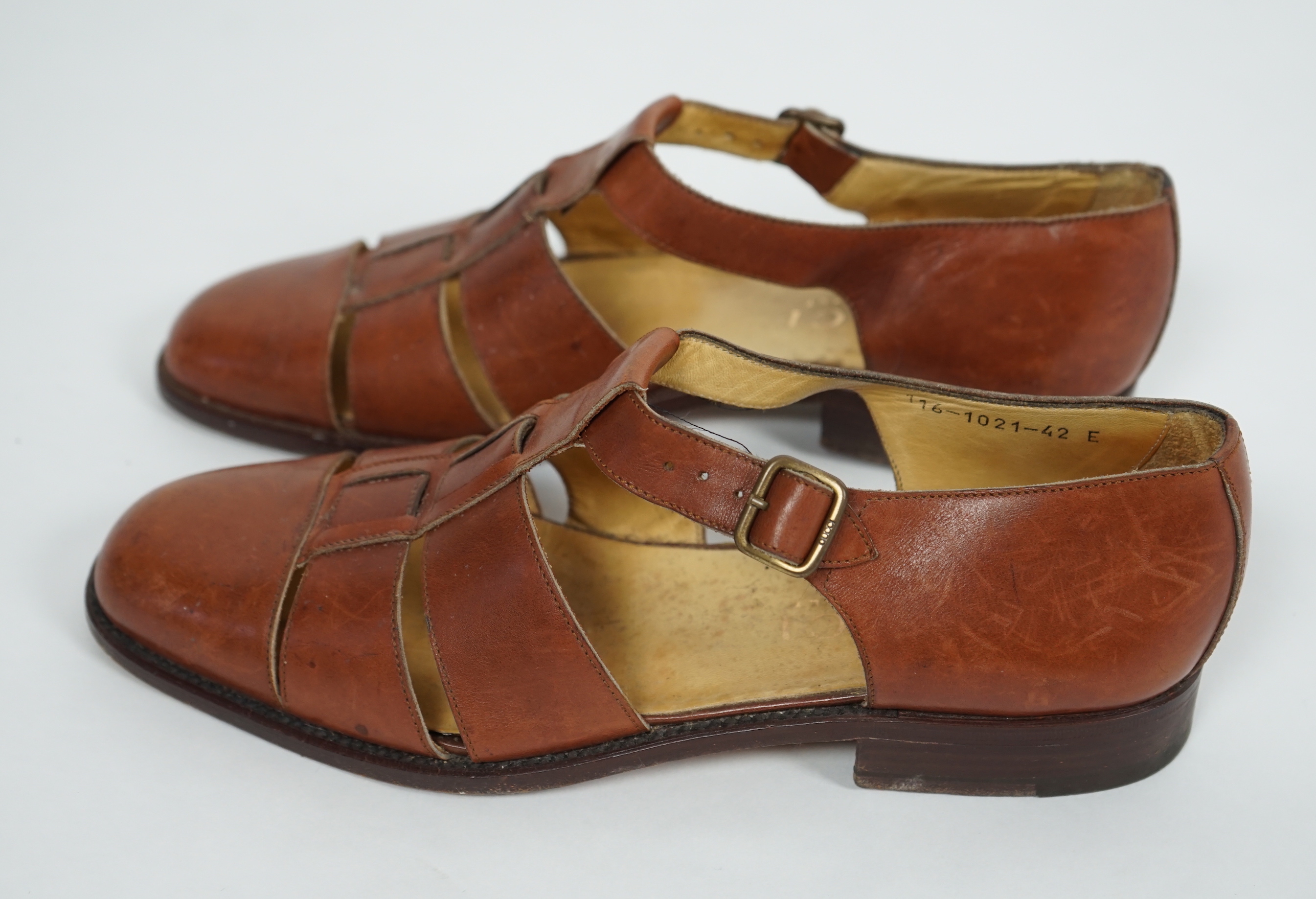 A pair of Gucci gentleman's tan leather sandals, size 42